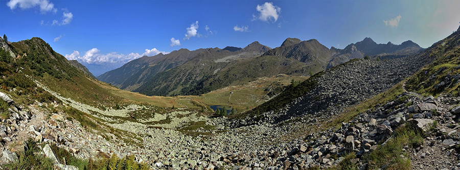 Ingresso nel territorio valtellinese dei Laghi di Porcile nell'alta Valle Lunga